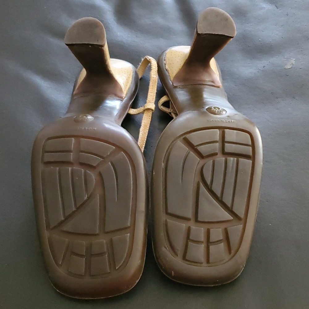 Slingback Heels by BCBG MAXAZRJA, Size 9 1/2 - Picture 6 of 9
